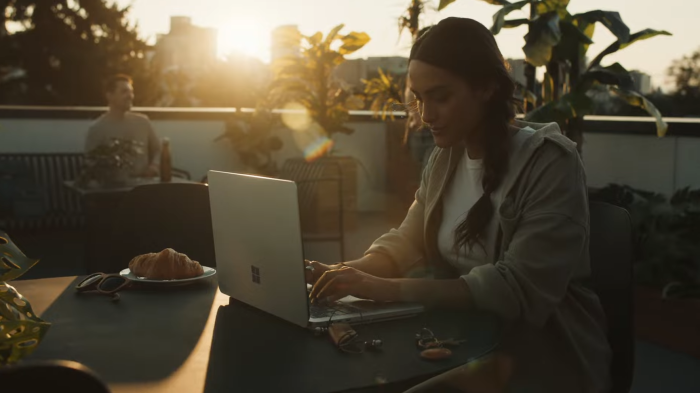 Surface Laptop Studio 2 (Bild: Microsoft)